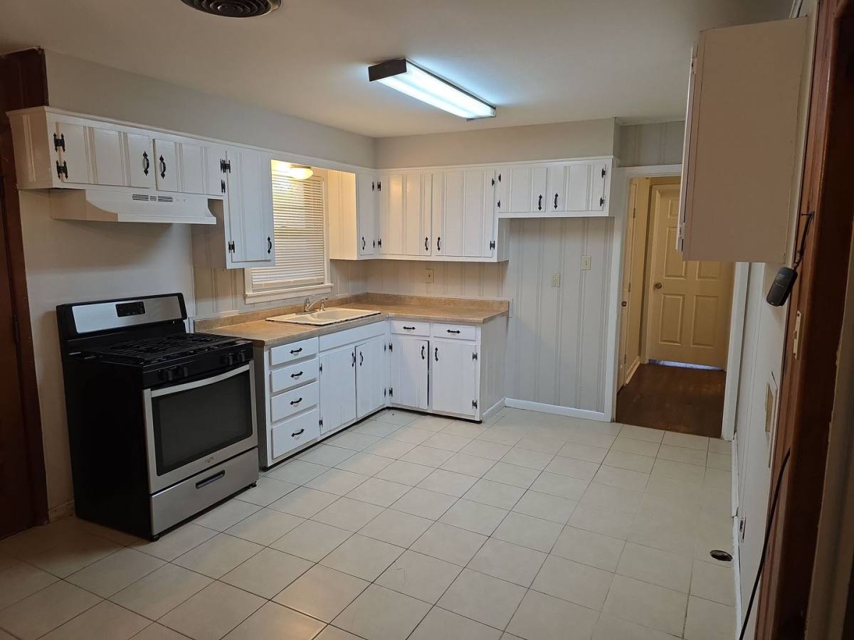 House for rent at 1811 W College St, Sherman, TX 75092