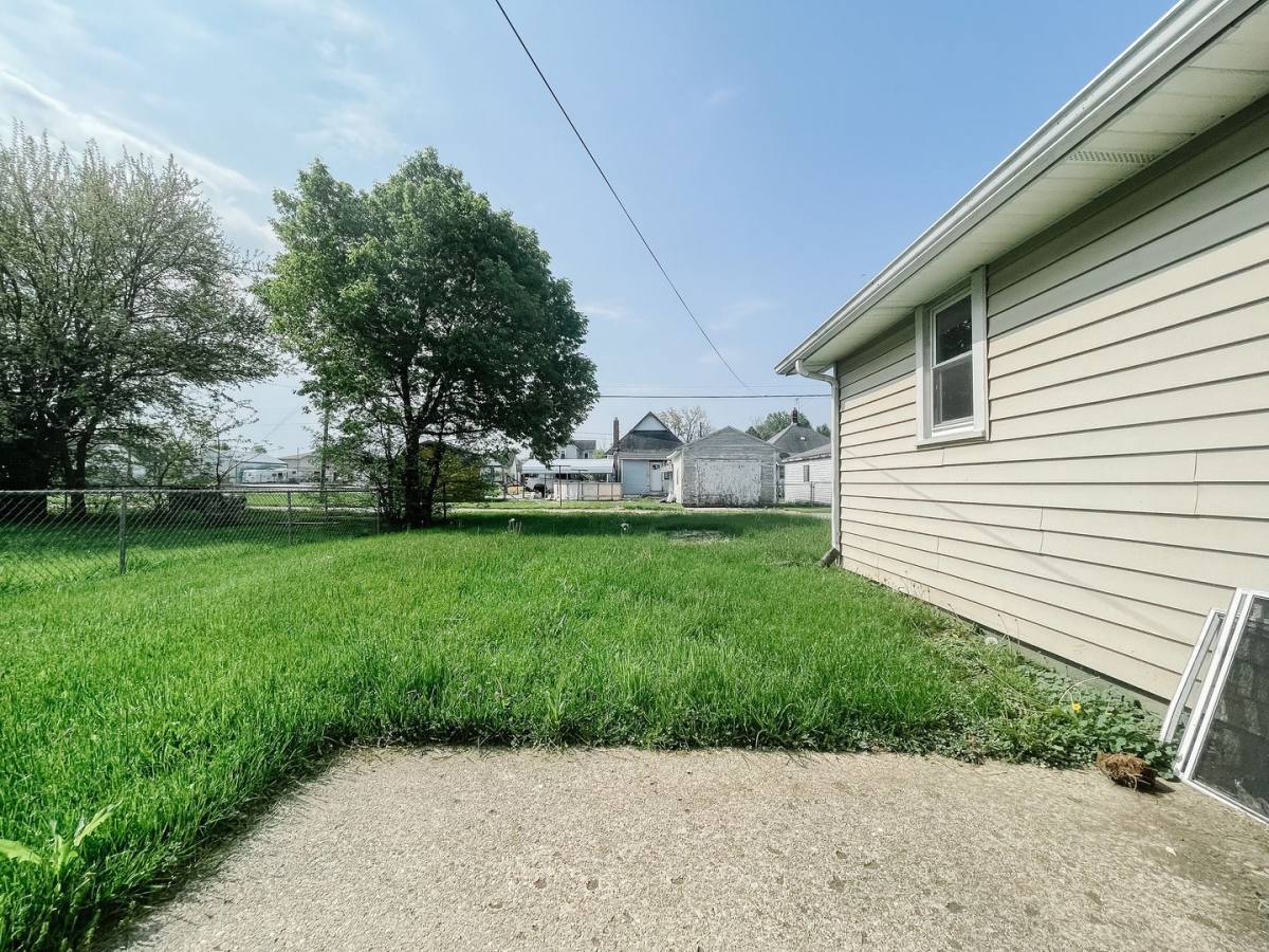House for rent at 509 W 8th St, Muncie, IN 47302