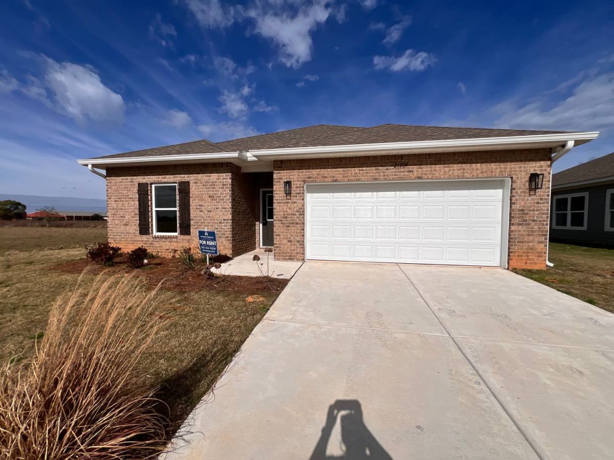 House for rent at 21509 Tawny Loop, Robertsdale, AL 36567