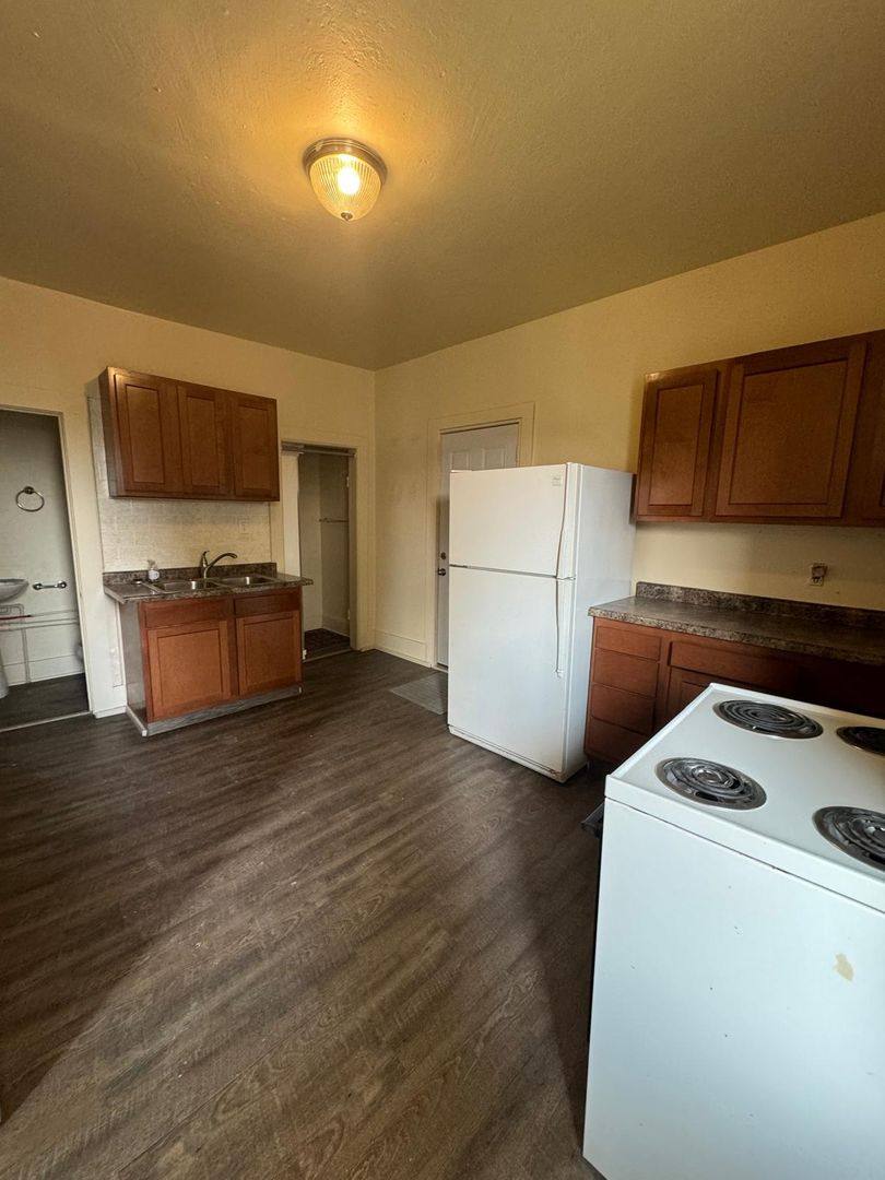 Apartment for rent at 232 N Nash St, Hortonville, WI 54944