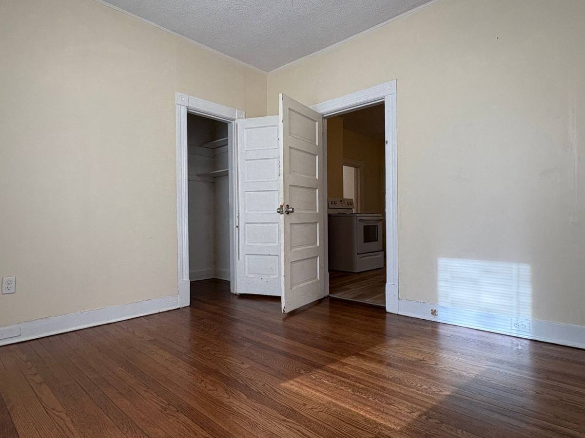Apartment for rent at 36 Walnut St, Middletown, CT 06457