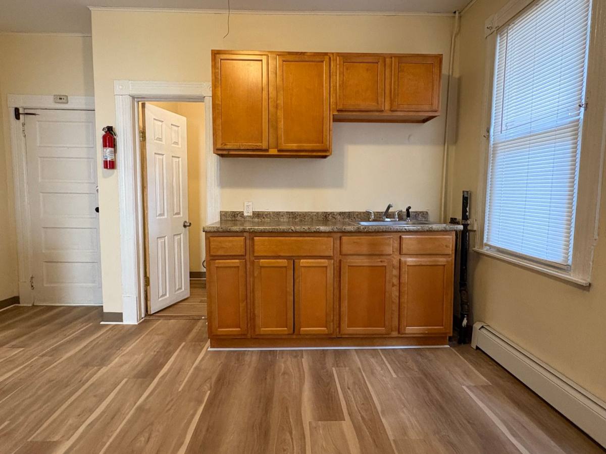 Apartment for rent at 36 Walnut St, Middletown, CT 06457