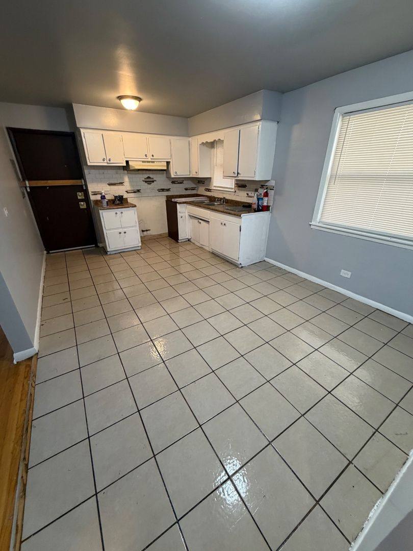 Apartment for rent at 2104 E 72nd Place, Chicago, IL 60649