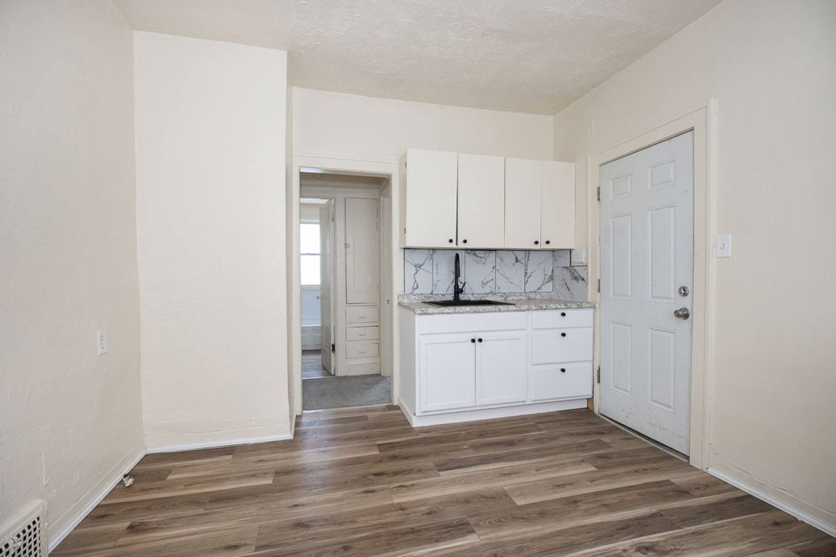 Apartment for rent at 3331 E 140th, Cleveland, OH 44120