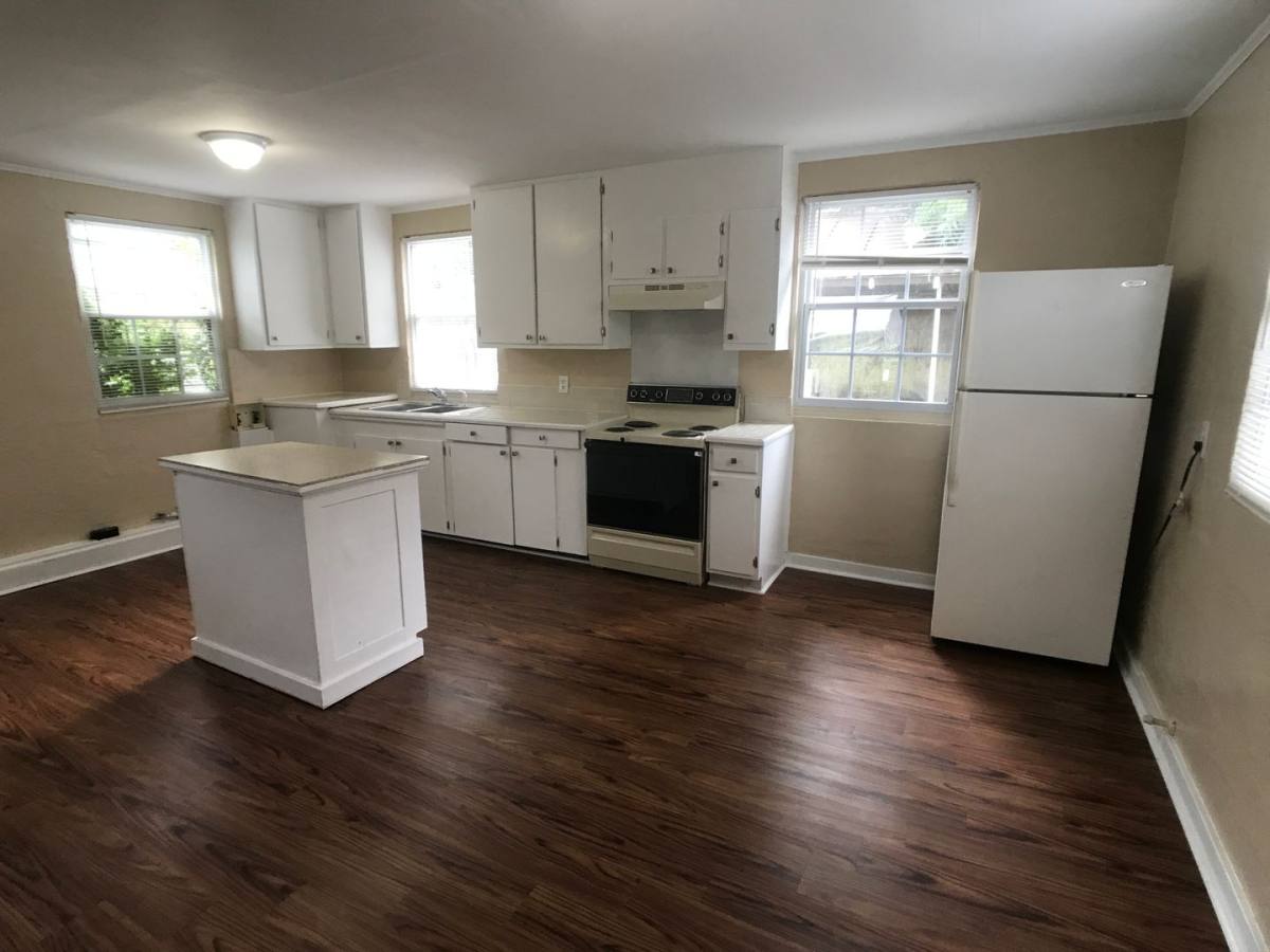 Apartment for rent at 1122 1 2 E, Savannah, GA 31401