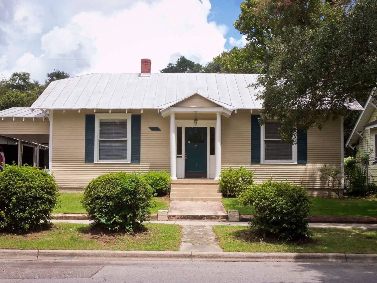 House for rent at 1122 E 37th St, Savannah, GA 31404