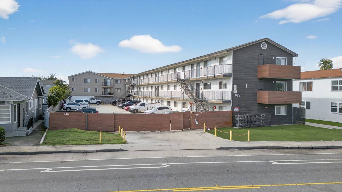 Apartment for rent at 921 Alamitos Ave, Long Beach, CA 90813