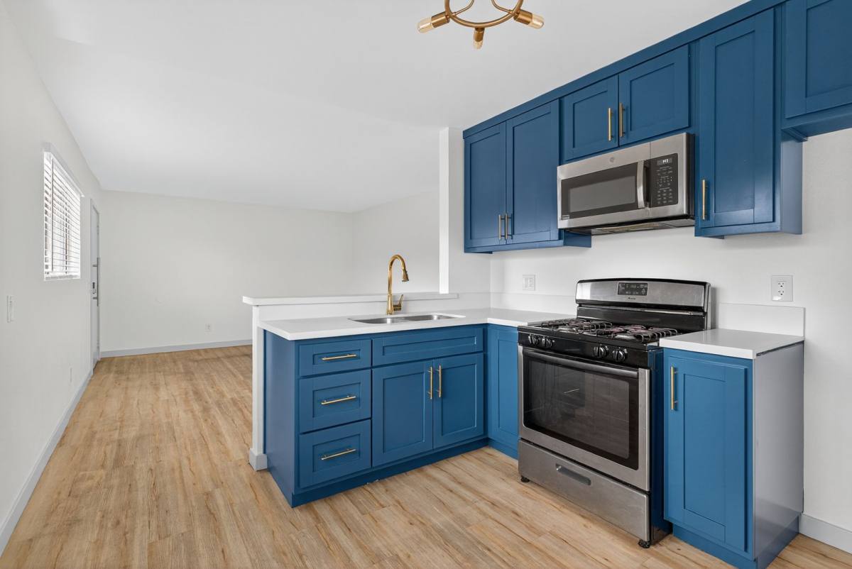 Apartment for rent at 921 Alamitos Ave, Long Beach, CA 90813
