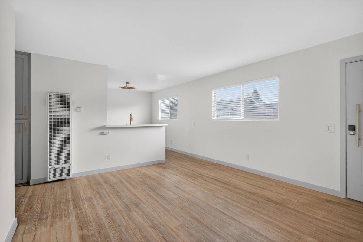 Apartment for rent at 921 Alamitos Ave, Long Beach, CA 90813