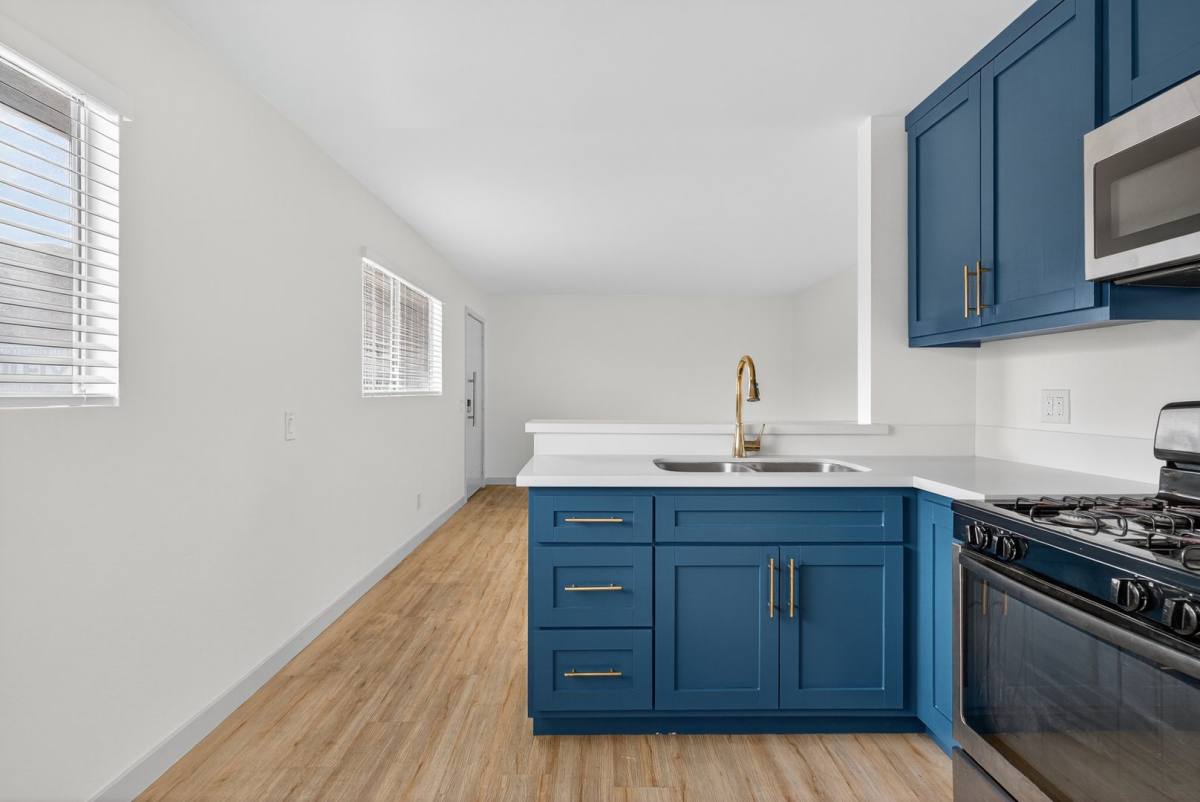 Apartment for rent at 921 Alamitos Ave, Long Beach, CA 90813