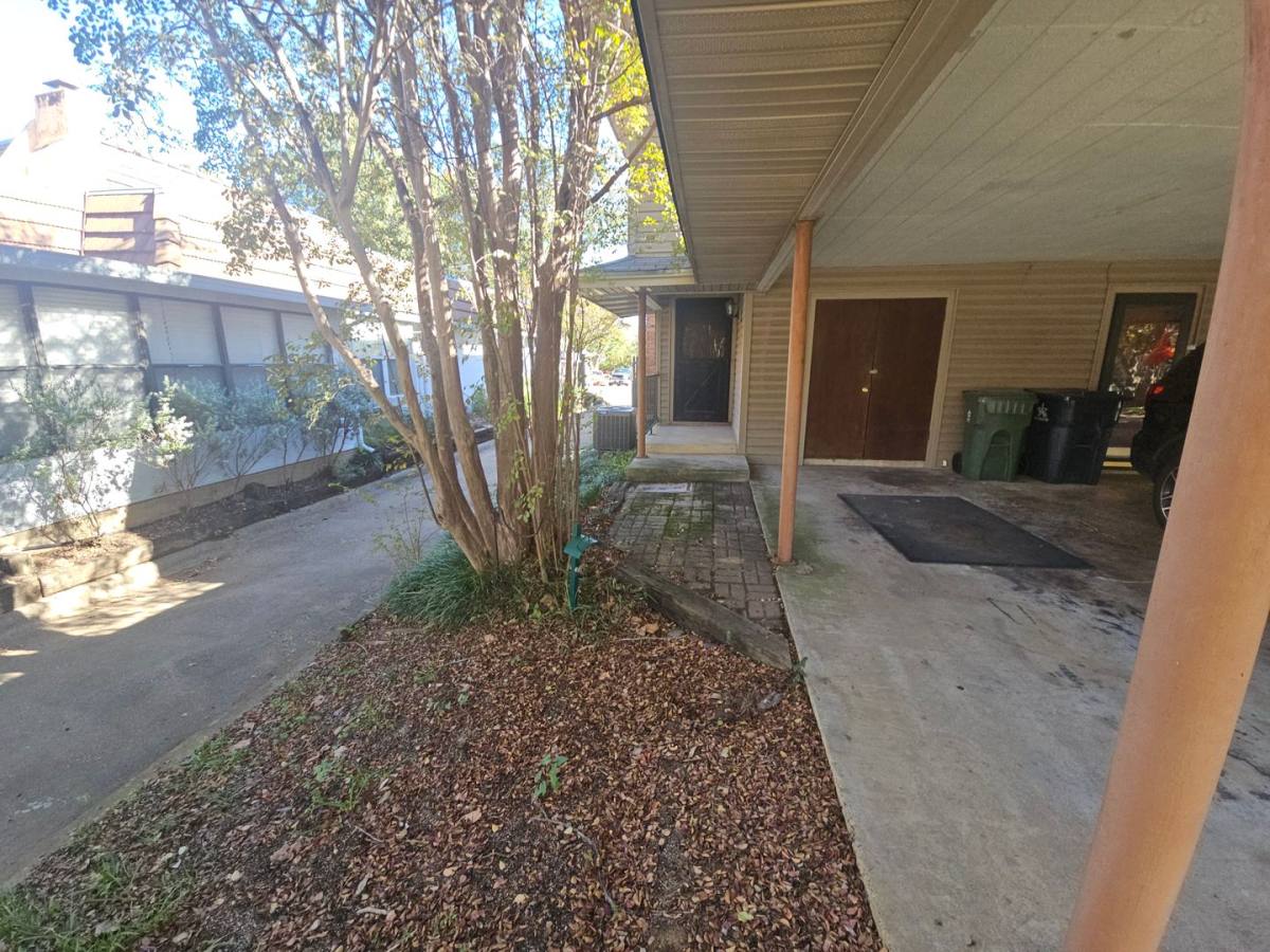 Townhouse for rent at 2109 Fleur De Lis Court, Arlington, TX 76012