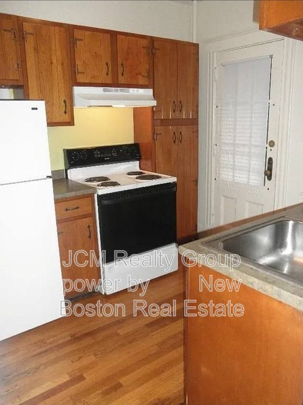 Apartment for rent at 203 Lewis St #2, Lynn, MA 01902
