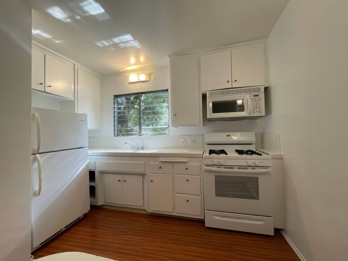 Condo for rent at 1152 Poinsettia Place #5, Los Angeles, CA 90048