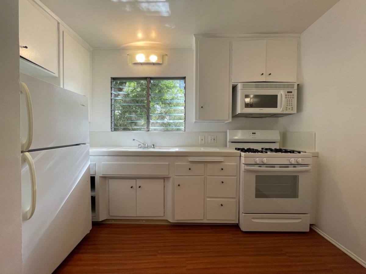 Condo for rent at 1152 Poinsettia Place #5, Los Angeles, CA 90048