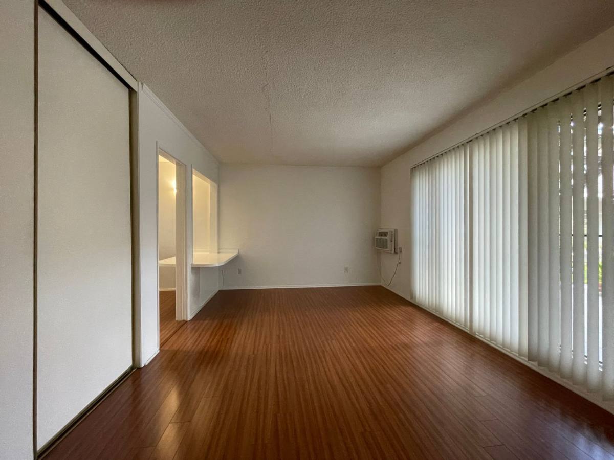 Condo for rent at 1152 Poinsettia Place #5, Los Angeles, CA 90048