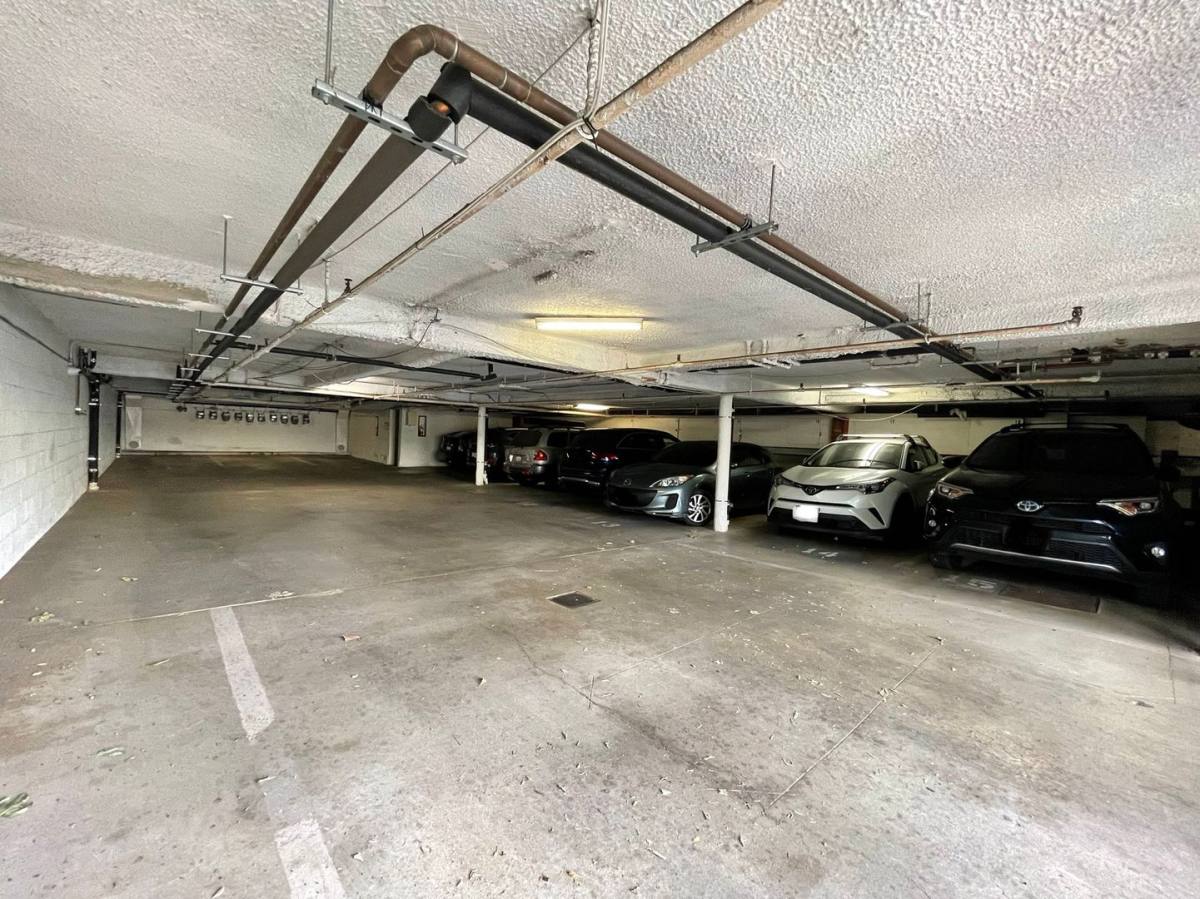 Condo for rent at 1152 Poinsettia Place #5, Los Angeles, CA 90048