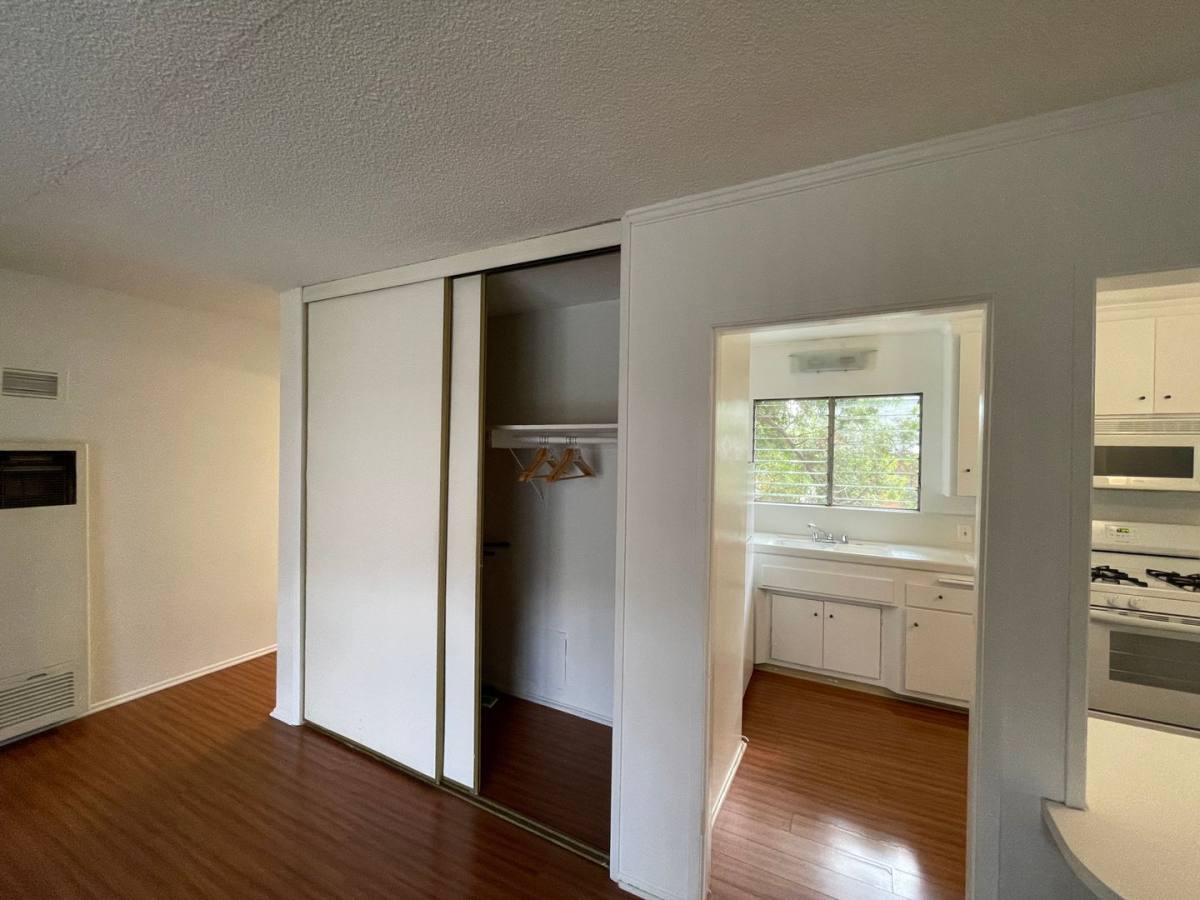 Condo for rent at 1152 Poinsettia Place #5, Los Angeles, CA 90048