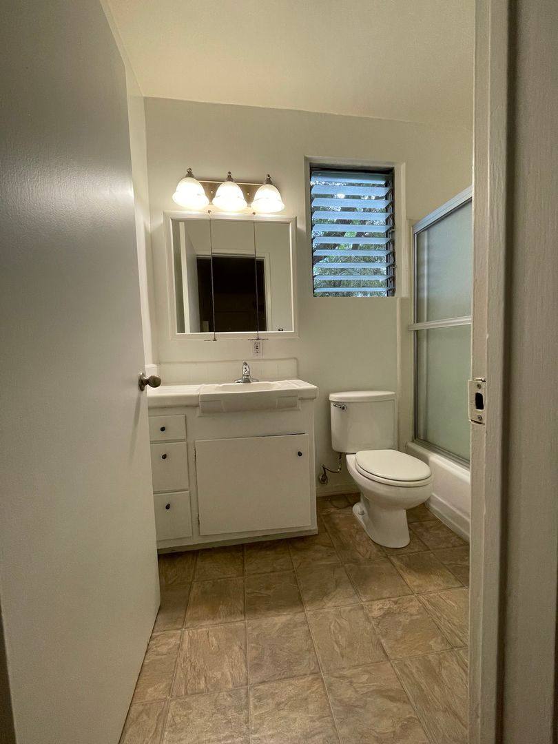 Condo for rent at 1152 Poinsettia Place #5, Los Angeles, CA 90048