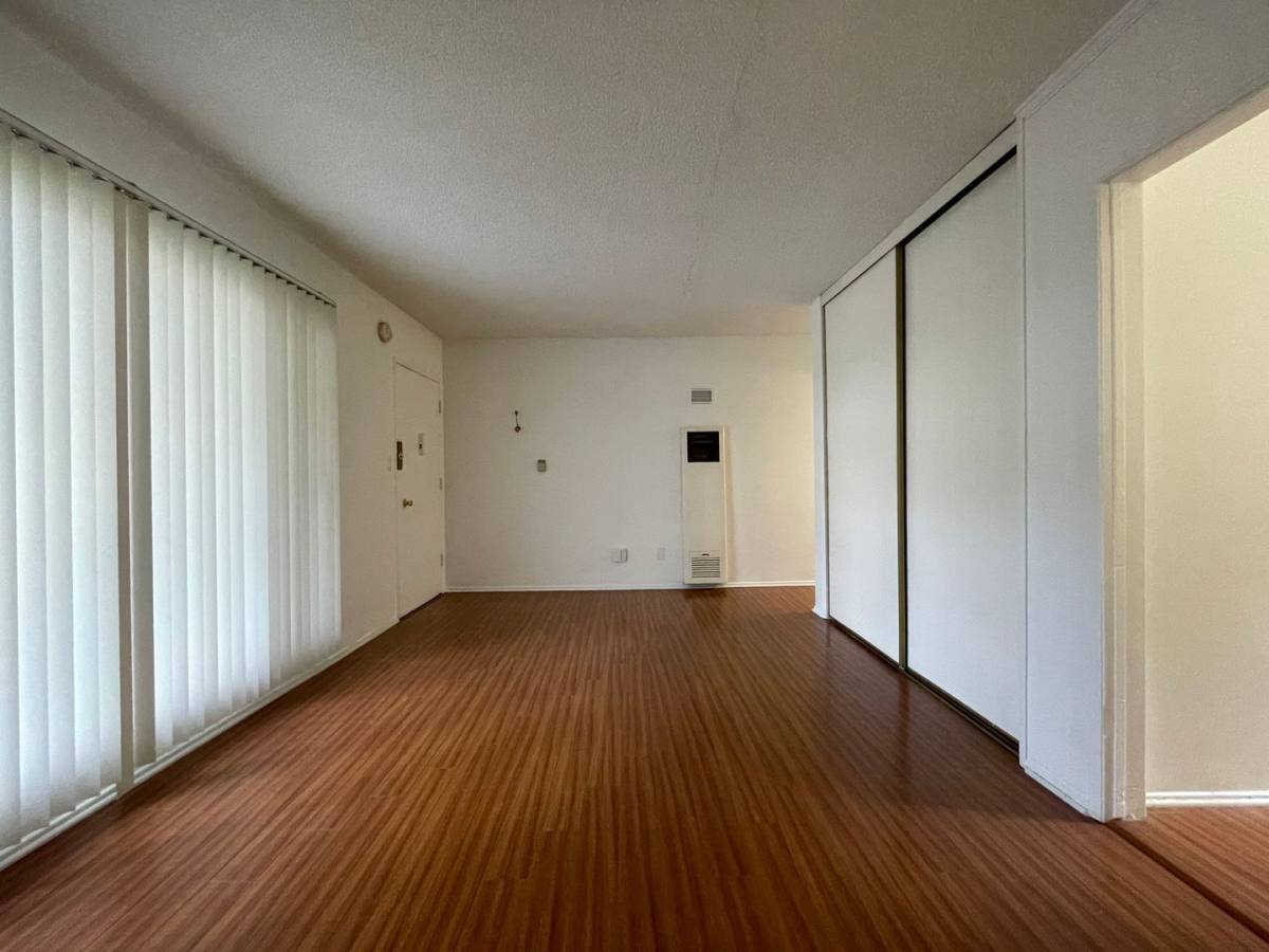 Condo for rent at 1152 Poinsettia Place #5, Los Angeles, CA 90048