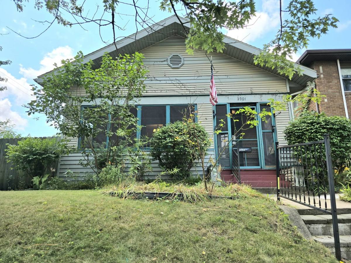 House for rent at 1201 Woodward Ave, South Bend, IN 46616