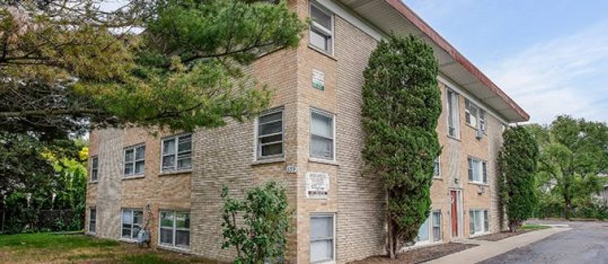 Apartment for rent at 331 Fullerton Ave, Addison, IL 60101