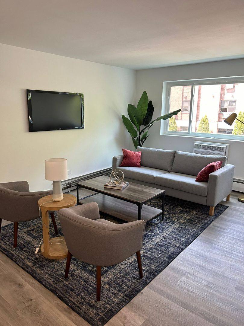 Apartment for rent at 2001 Summerdale Ave, Chicago, IL 60625
