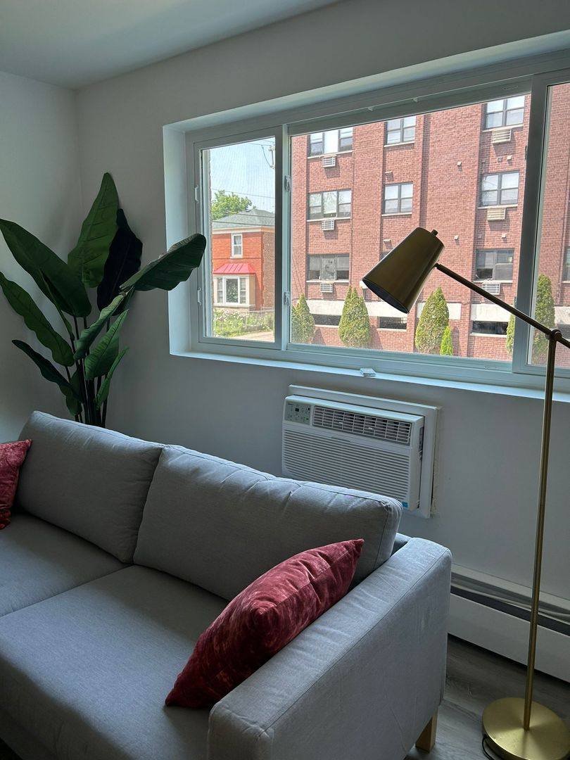 Apartment for rent at 2001 Summerdale Ave, Chicago, IL 60625