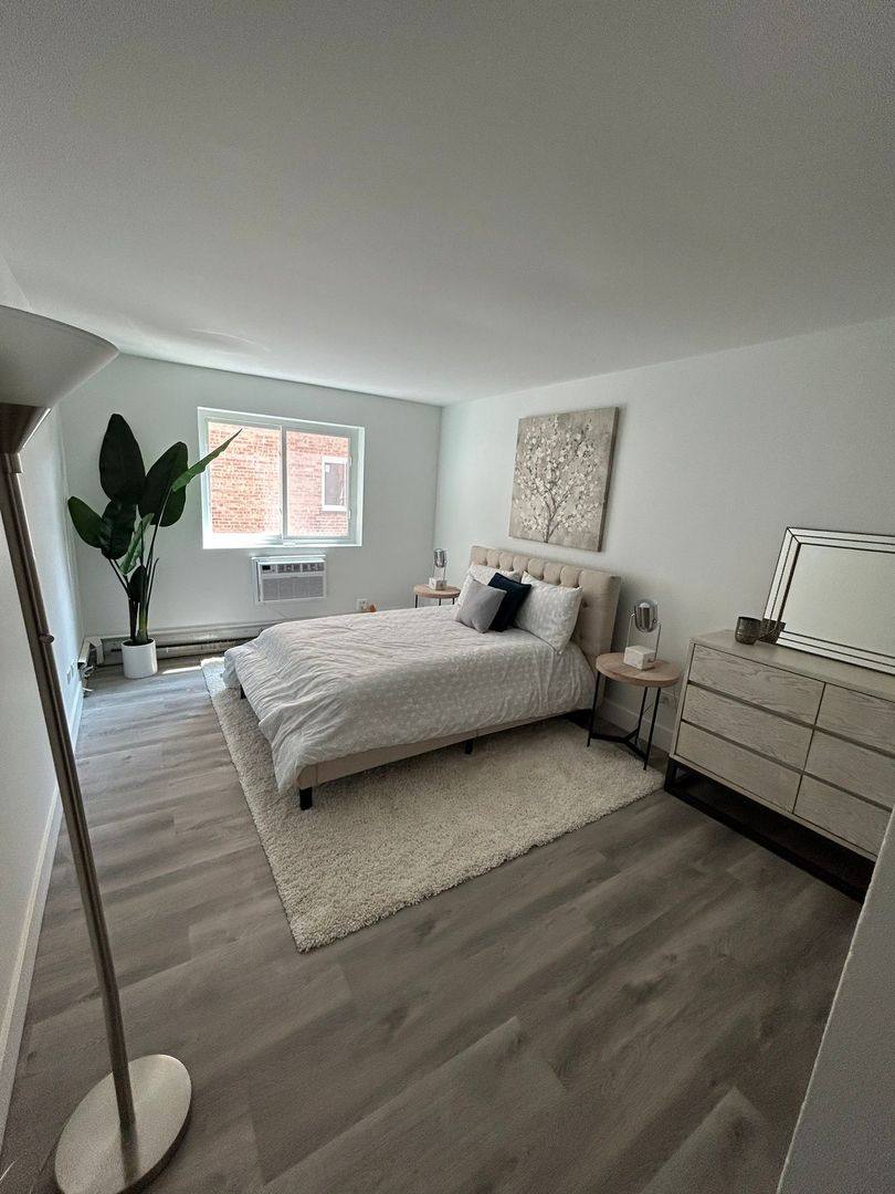 Apartment for rent at 2001 Summerdale Ave, Chicago, IL 60625