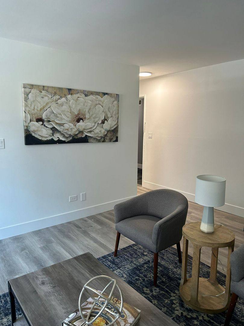 Apartment for rent at 2001 Summerdale Ave, Chicago, IL 60625