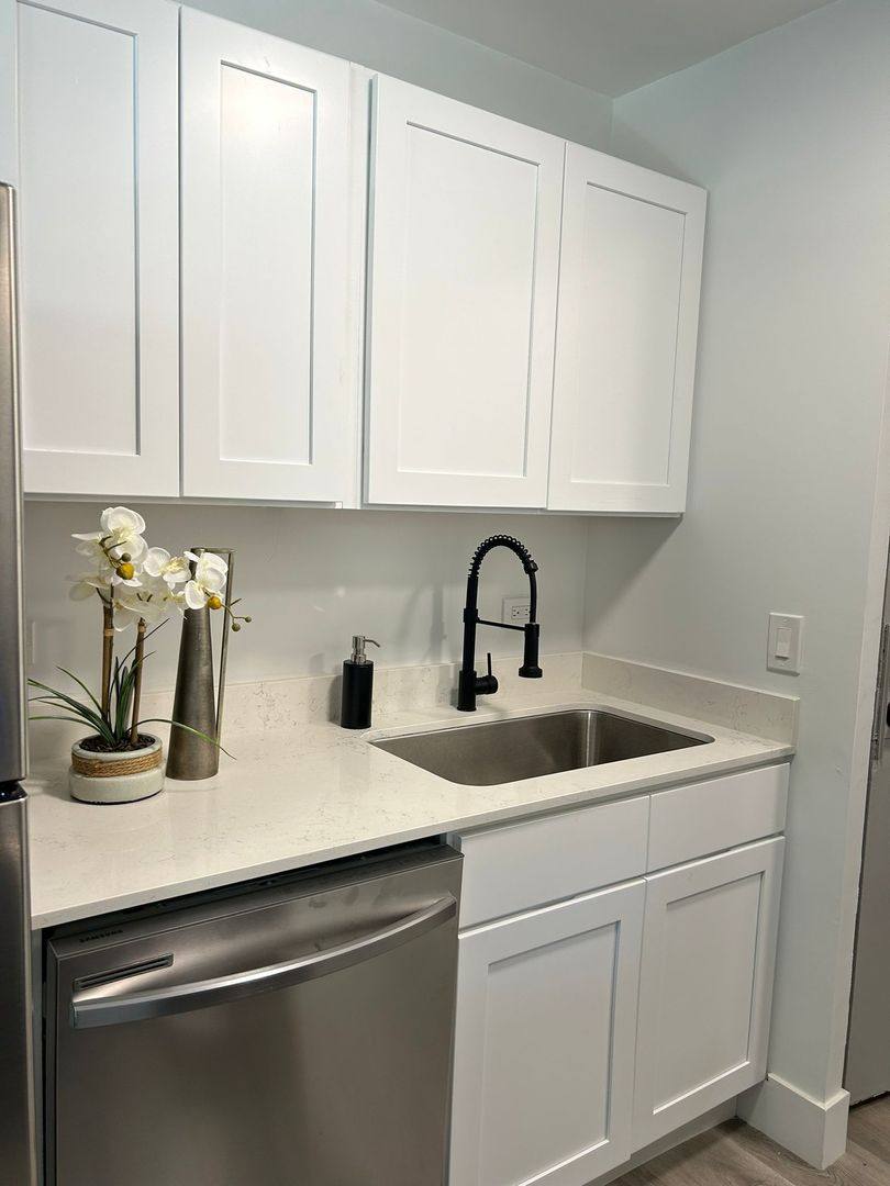 Apartment for rent at 2001 Summerdale Ave, Chicago, IL 60625
