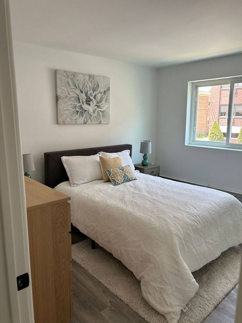Apartment for rent at 2001 Summerdale Ave, Chicago, IL 60625