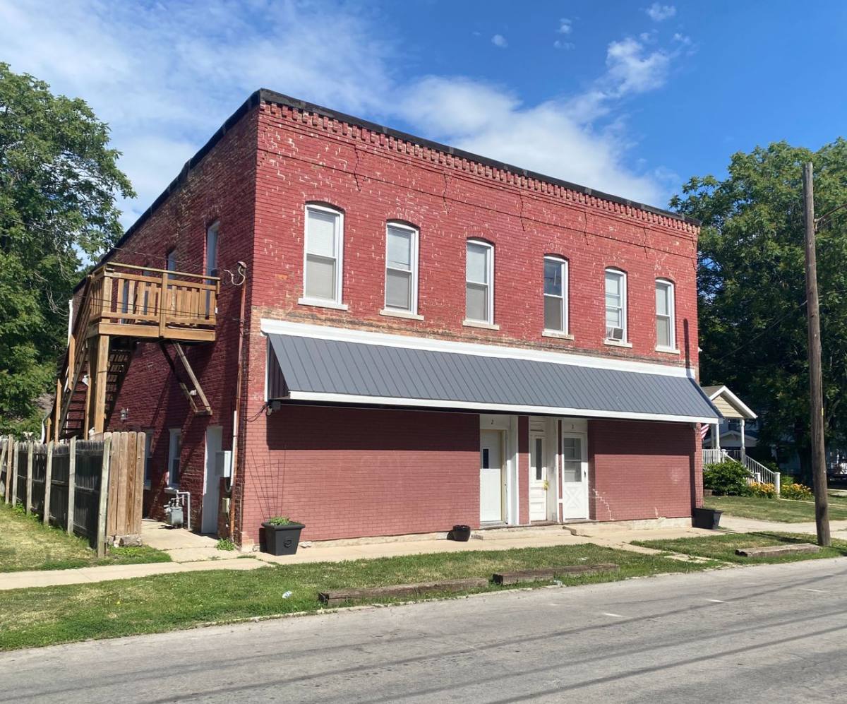 Apartment for rent at 405 S Allin, Bloomington, IL 61701