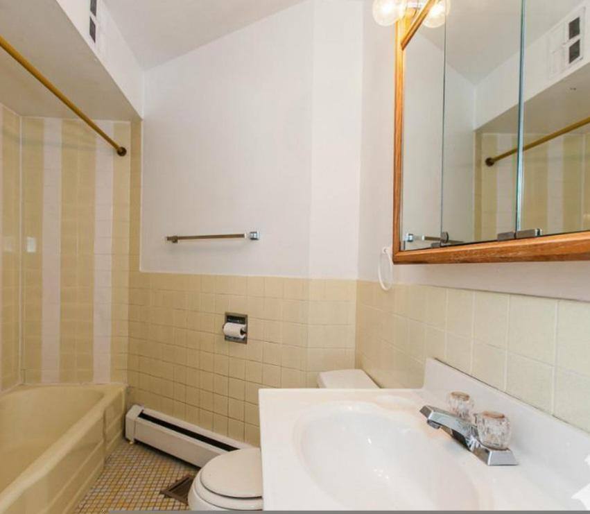 Apartment for rent at 1425 N Dearborn #4C, Chicago, IL 60610