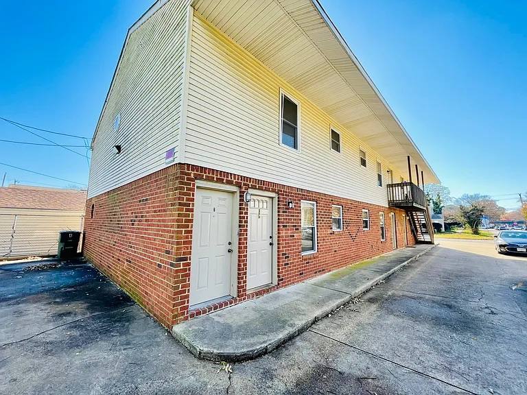 Apartment for rent at 548 Ashlawn Dr, Norfolk, VA 23505