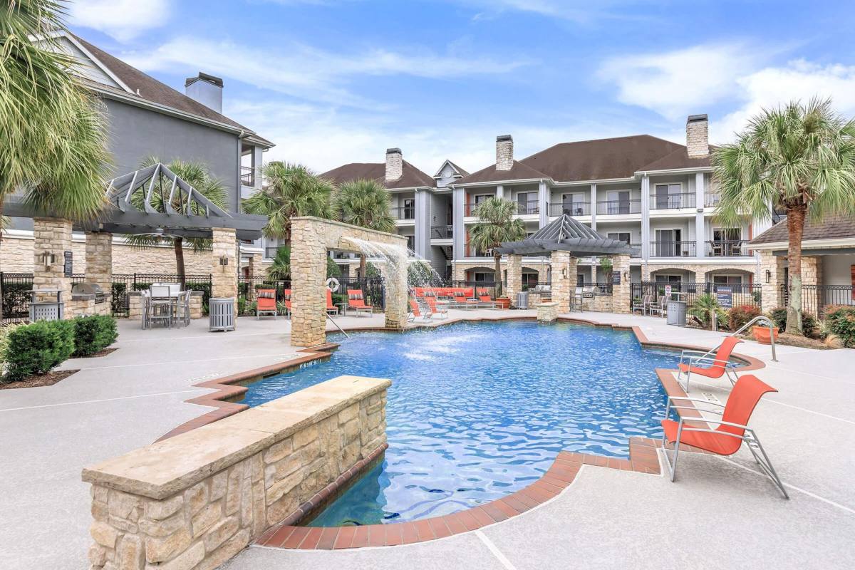 Apartment for rent at 1640 E Tc Jester Blvd, Houston, TX 77008