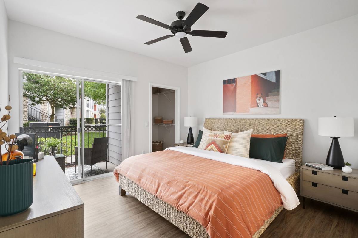 Apartment for rent at 1640 E Tc Jester Blvd, Houston, TX 77008