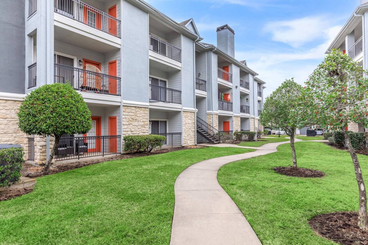 Apartment for rent at 1640 E Tc Jester Blvd, Houston, TX 77008