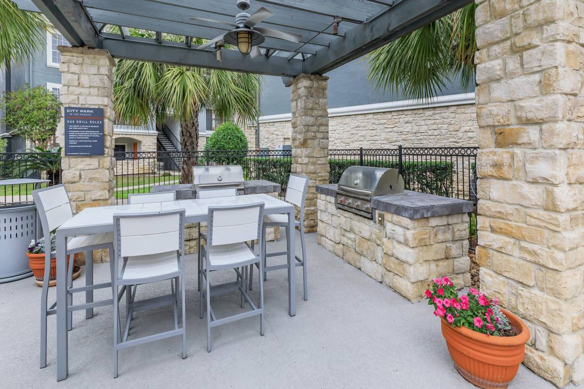 Apartment for rent at 1640 E Tc Jester Blvd, Houston, TX 77008