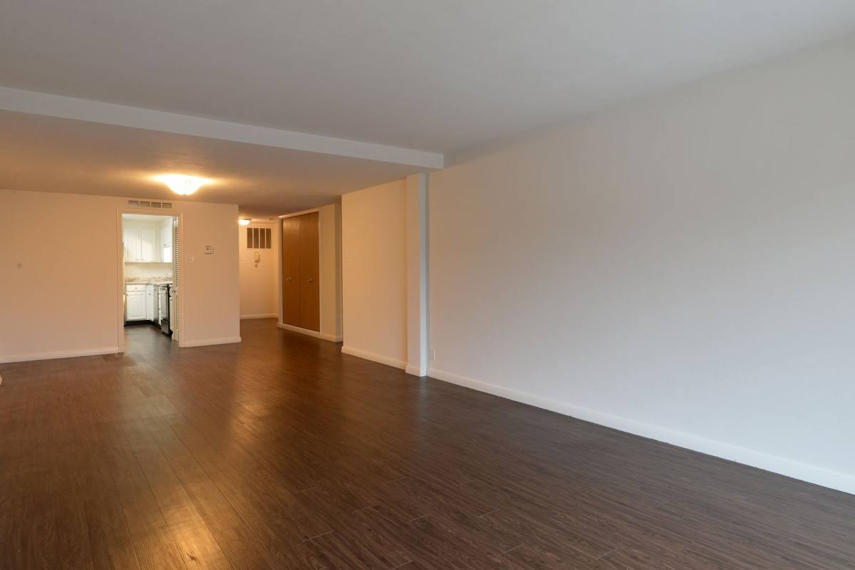Apartment for rent at 8701 Delmar Blvd, Saint Louis, MO 63124