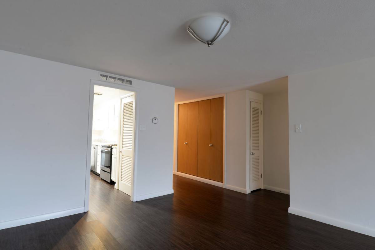 Apartment for rent at 8701 Delmar Blvd, Saint Louis, MO 63124