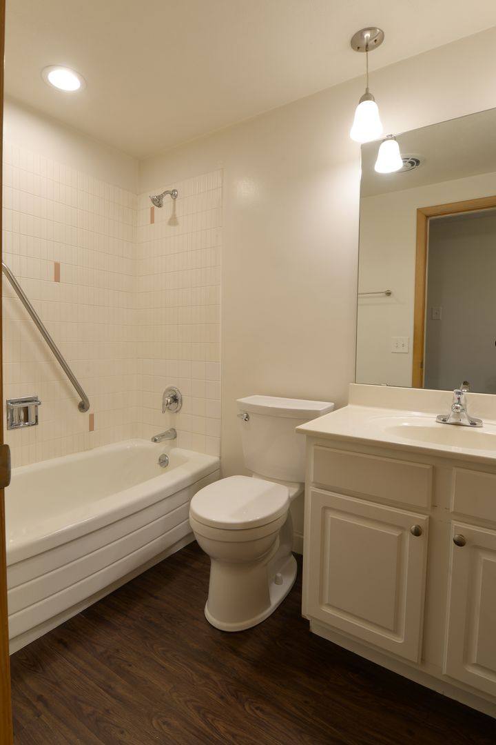 Apartment for rent at 8701 Delmar Blvd, Saint Louis, MO 63124