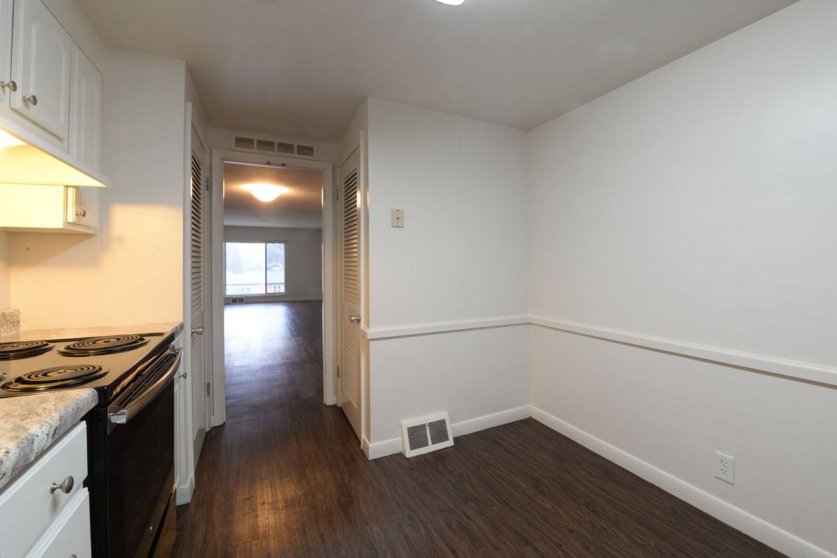 Apartment for rent at 8701 Delmar Blvd, Saint Louis, MO 63124