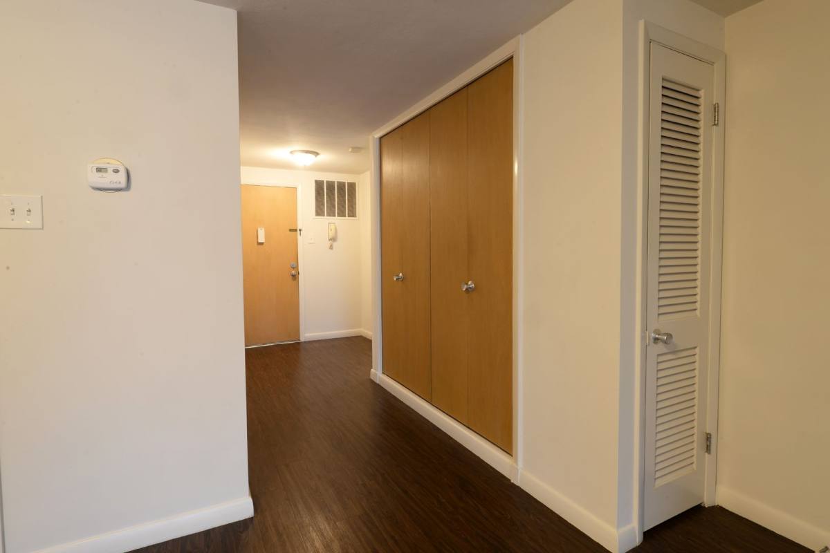 Apartment for rent at 8701 Delmar Blvd, Saint Louis, MO 63124