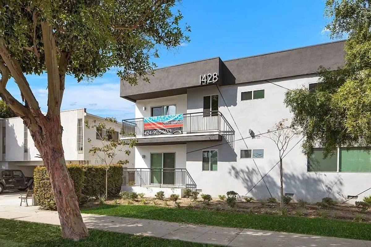 Apartment for rent at 1424-1428 12th St, Santa Monica, CA 90401