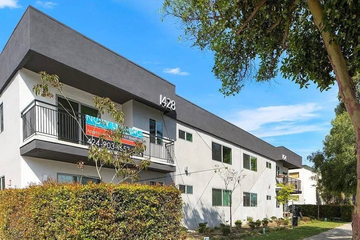 Apartment for rent at 1424-1428 12th St, Santa Monica, CA 90401