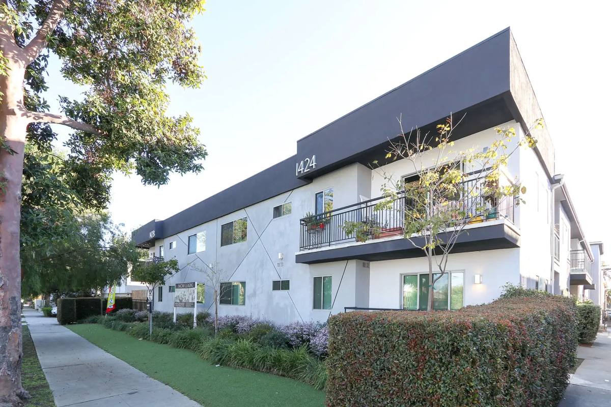 Apartment for rent at 1424-1428 12th St, Santa Monica, CA 90401