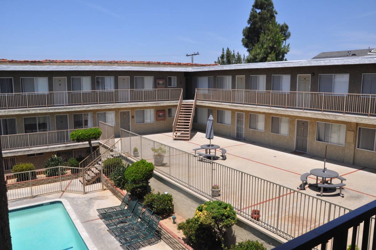 Apartment for rent at 13750 Lemoli Ave, Hawthorne, CA 90250