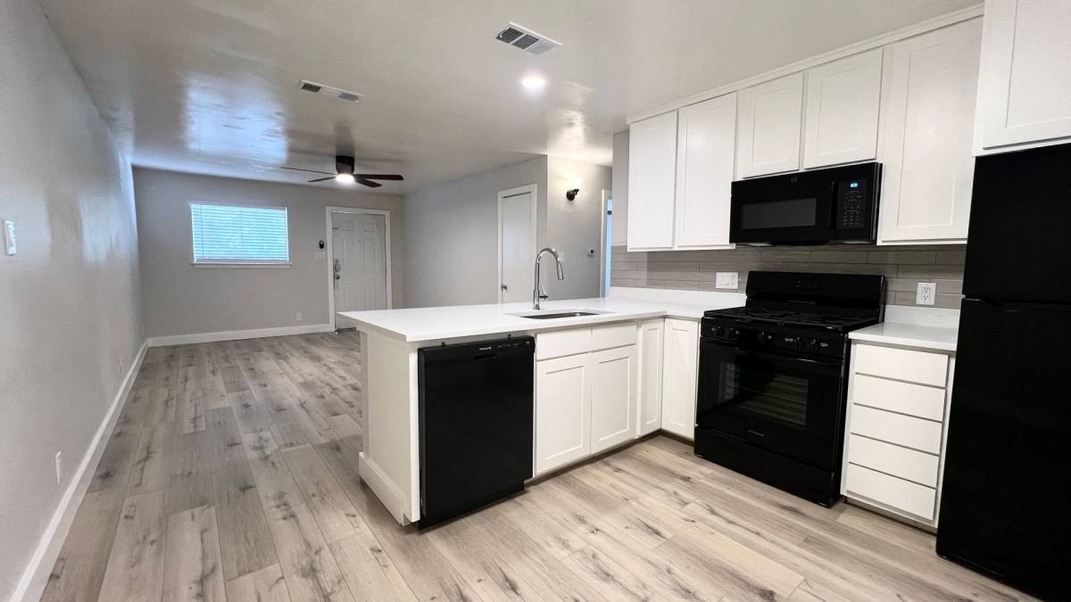 Townhouse for rent at 11103 Renel Dr, Austin, TX 78758
