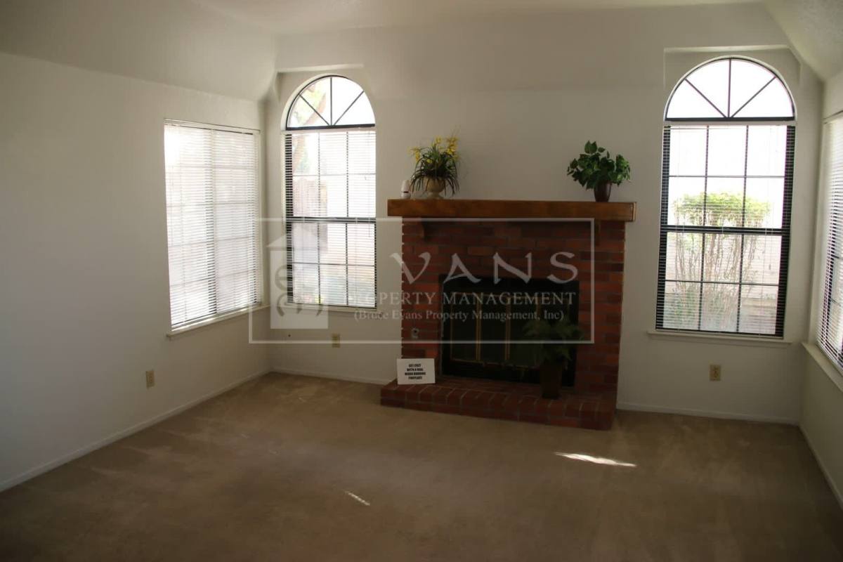 Apartment for rent at 4401 W Goshen Ave Vmv, Visalia, CA 93291