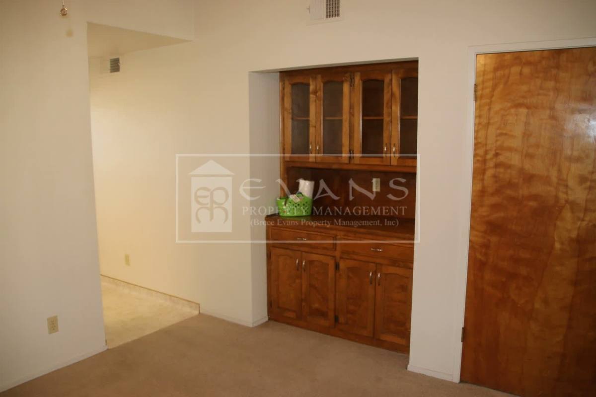 Apartment for rent at 4401 W Goshen Ave Vmv, Visalia, CA 93291